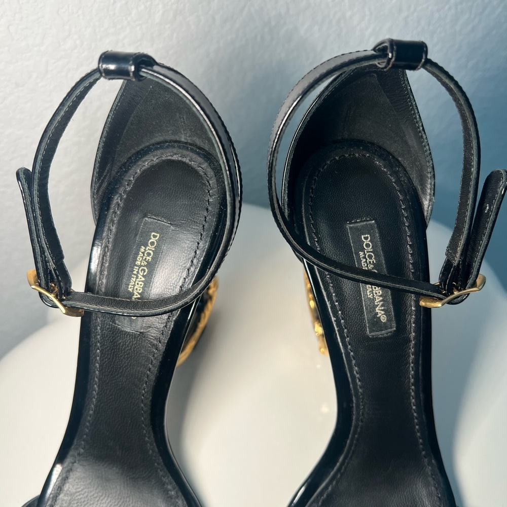 Dolce & Gabbana Black Patent Leather sandals with baroque DG detail - Picture 11 of 17
